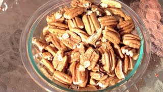 THE EASIEST WAY TO SHELL AND CRACK PECANS UNDER 30 SECONDS [upl. by Lorelie]